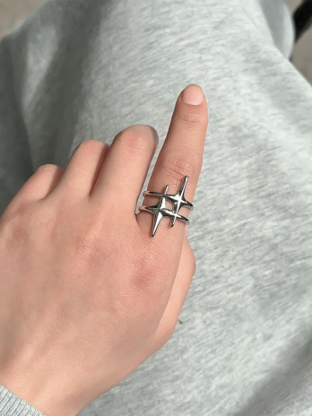 The Stellar Cross Ring